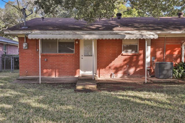 614 Kyle Street, Sugar Land, TX 77478