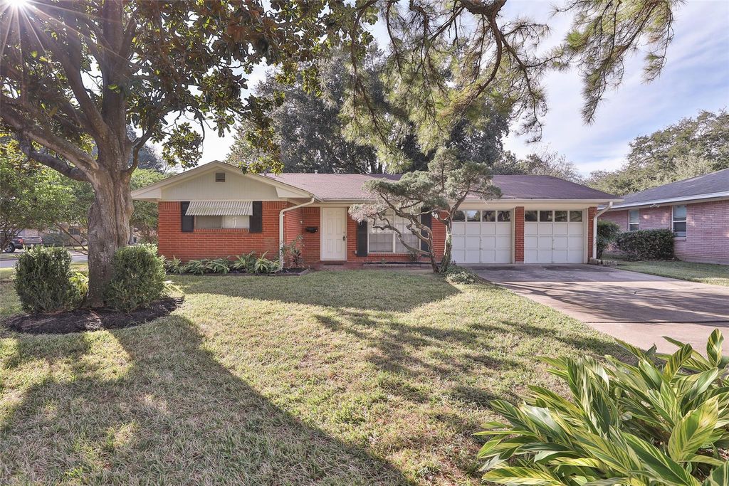 614 Kyle Street, Sugar Land, TX 77478