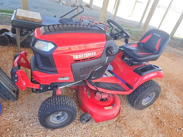 451 River Front Dr, Clifton, TN 38425