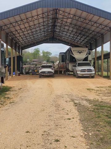 451 River Front Dr, Clifton, TN 38425