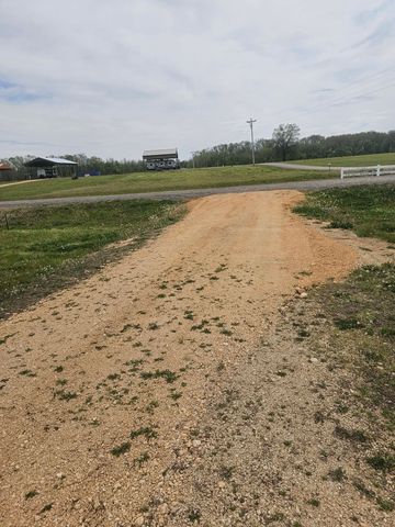 451 River Front Dr, Clifton, TN 38425