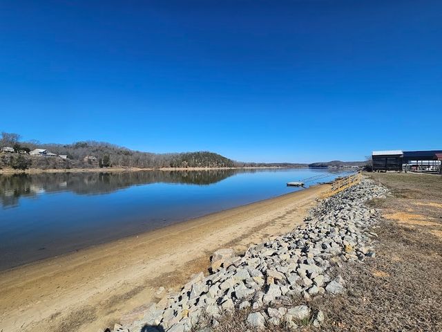 451 River Front Dr, Clifton, TN 38425