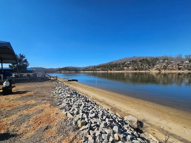 451 River Front Dr, Clifton, TN 38425