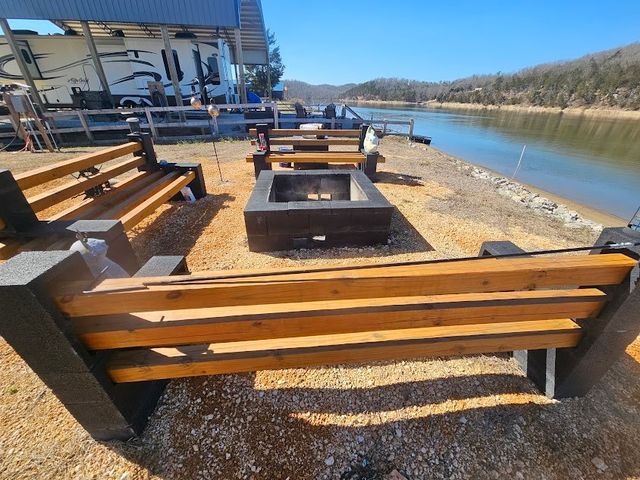 451 River Front Dr, Clifton, TN 38425