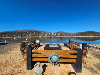 451 River Front Dr, Clifton, TN 38425