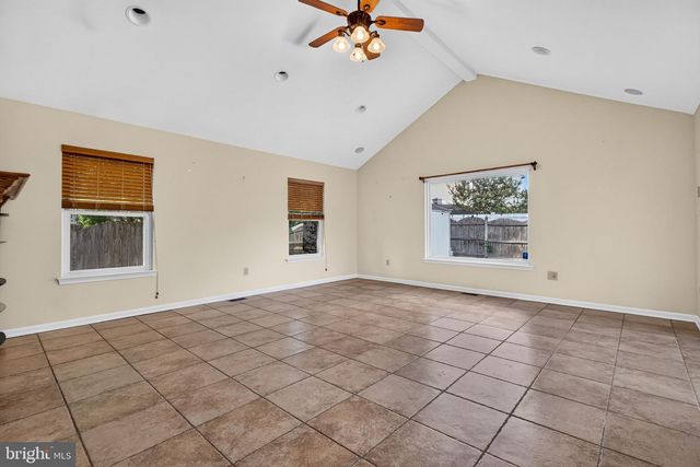 25 DOMINION DR, Marlton, NJ 08053