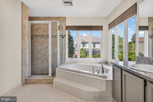 25 DOMINION DR, Marlton, NJ 08053
