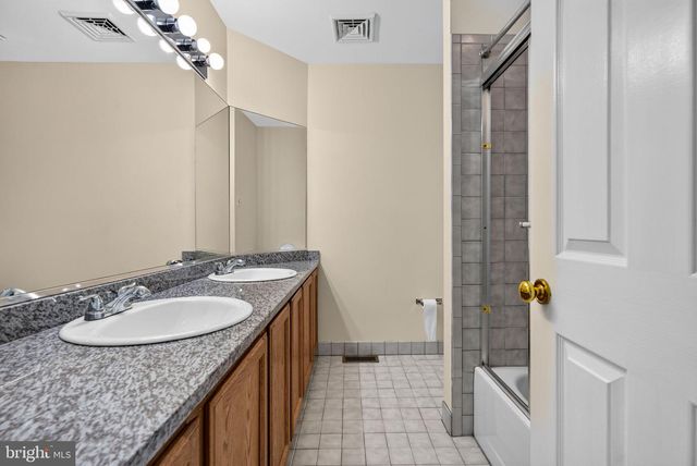 25 DOMINION DR, Marlton, NJ 08053