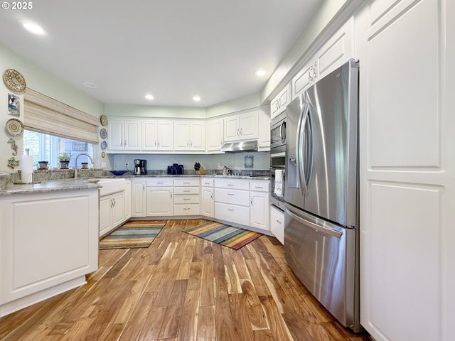 106 SCHOONER BAY Dr, Brookings, OR 97415