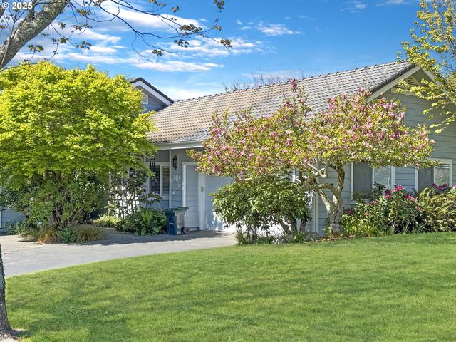 106 SCHOONER BAY Dr, Brookings, OR 97415