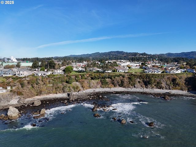106 SCHOONER BAY Dr, Brookings, OR 97415
