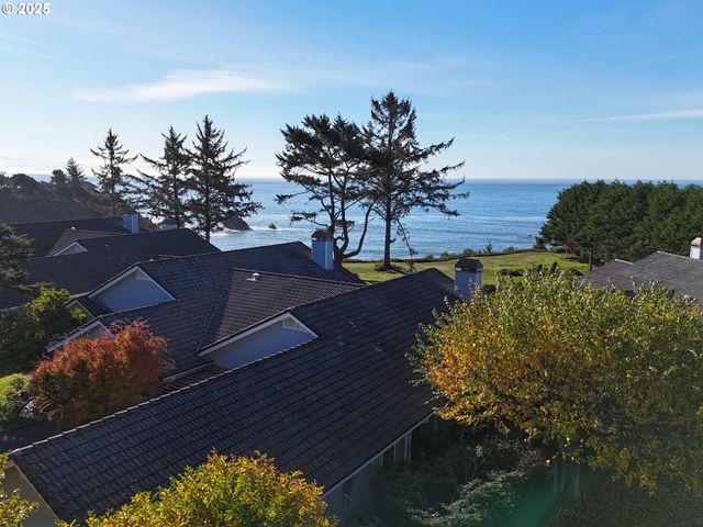 106 SCHOONER BAY Dr, Brookings, OR 97415