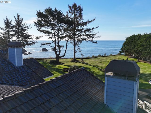 106 SCHOONER BAY Dr, Brookings, OR 97415
