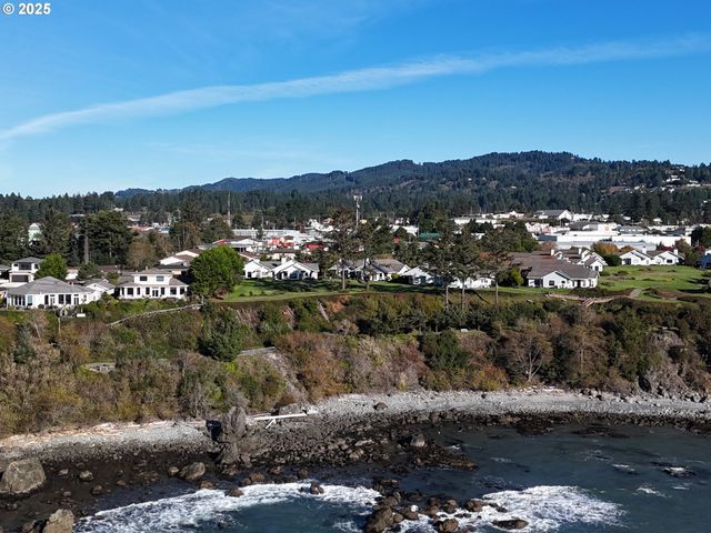 106 SCHOONER BAY Dr, Brookings, OR 97415