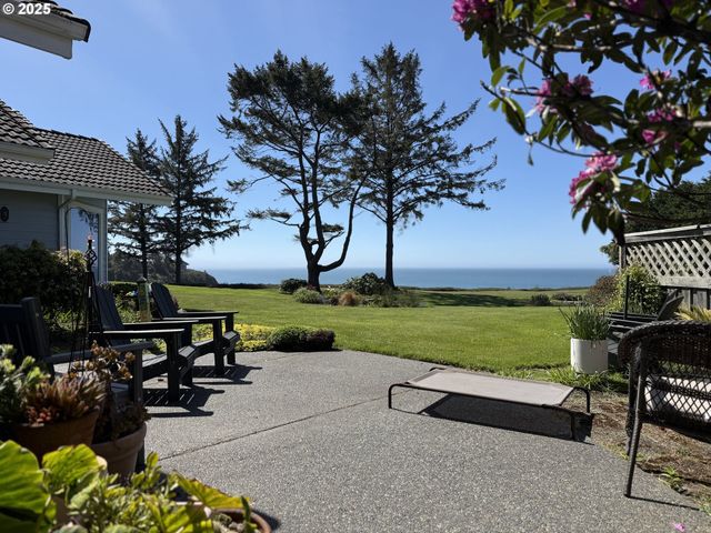 106 SCHOONER BAY Dr, Brookings, OR 97415