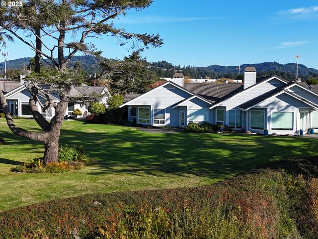 106 SCHOONER BAY Dr, Brookings, OR 97415