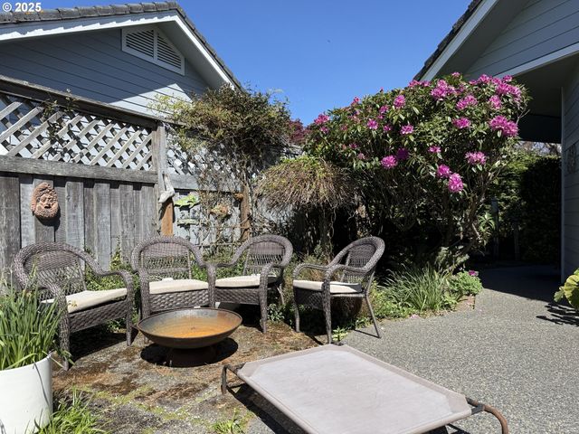 106 SCHOONER BAY Dr, Brookings, OR 97415
