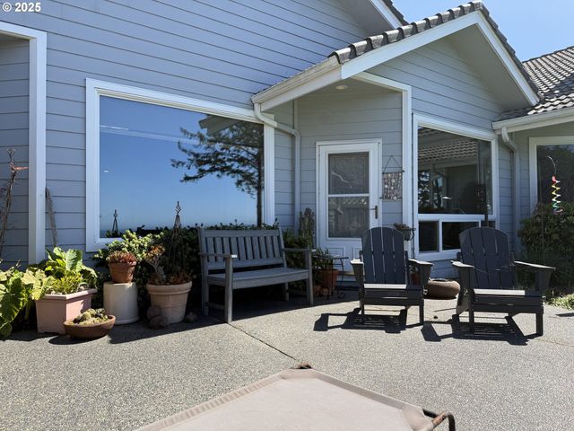 106 SCHOONER BAY Dr, Brookings, OR 97415