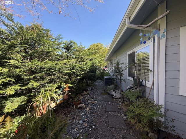 106 SCHOONER BAY Dr, Brookings, OR 97415