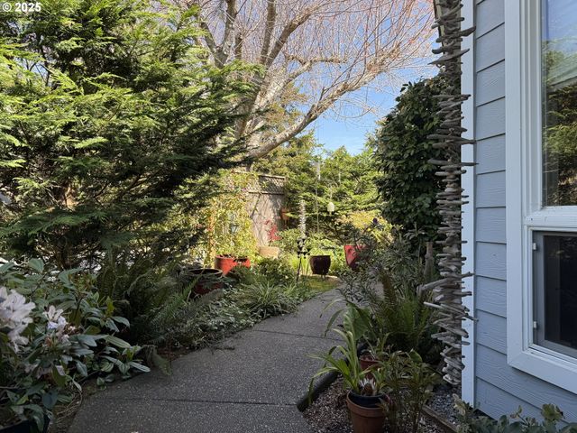 106 SCHOONER BAY Dr, Brookings, OR 97415
