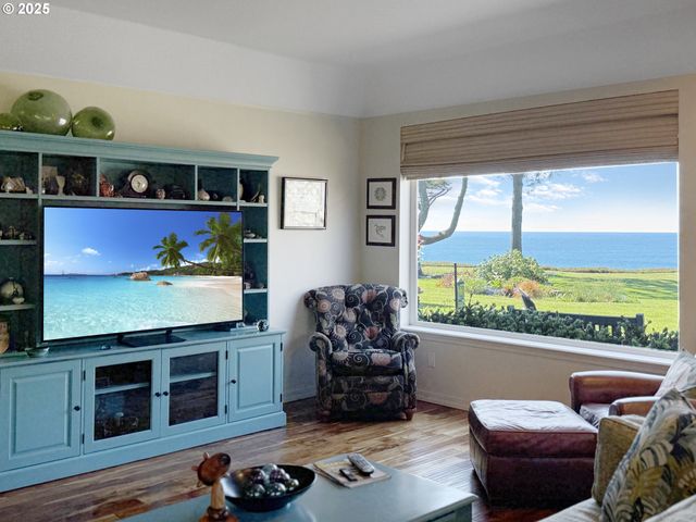 106 SCHOONER BAY Dr, Brookings, OR 97415