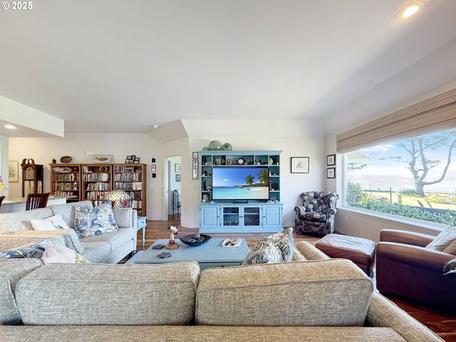 106 SCHOONER BAY Dr, Brookings, OR 97415