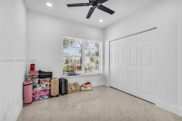 8651 SW 12th St, Pembroke Pines, FL 33025