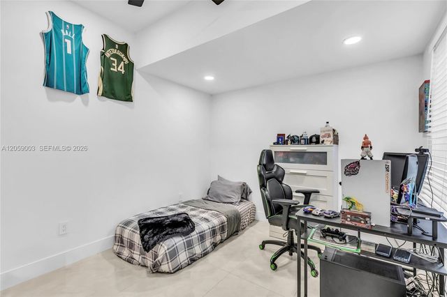 8651 SW 12th St, Pembroke Pines, FL 33025