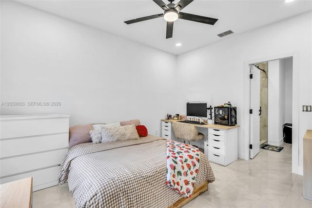 8651 SW 12th St, Pembroke Pines, FL 33025