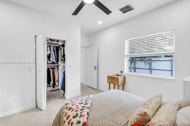 8651 SW 12th St, Pembroke Pines, FL 33025