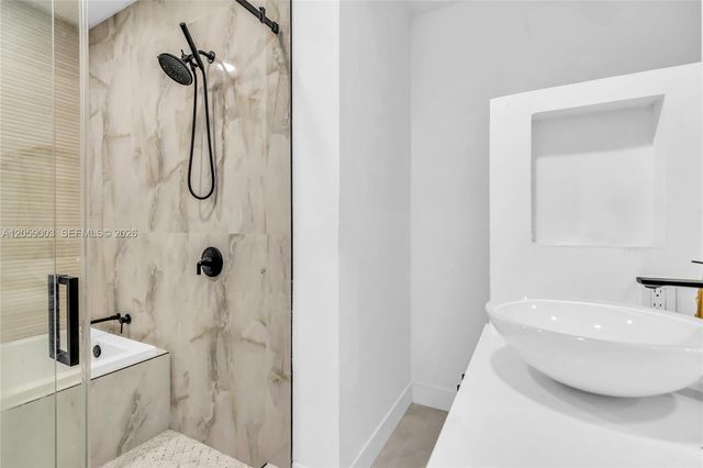 8651 SW 12th St, Pembroke Pines, FL 33025