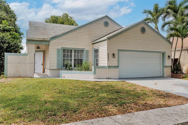8651 SW 12th St, Pembroke Pines, FL 33025