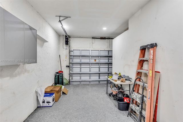8651 SW 12th St, Pembroke Pines, FL 33025