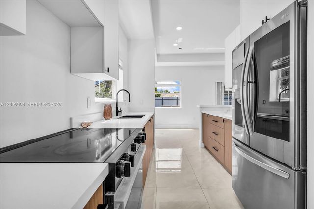 8651 SW 12th St, Pembroke Pines, FL 33025