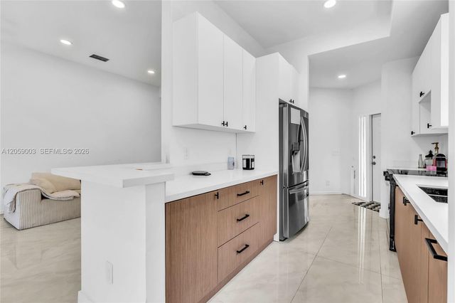 8651 SW 12th St, Pembroke Pines, FL 33025