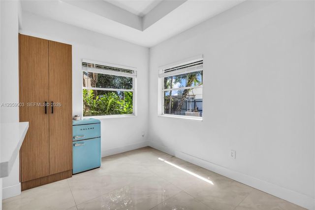 8651 SW 12th St, Pembroke Pines, FL 33025
