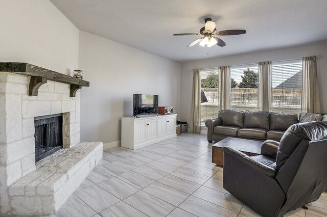 807 Imperial Way, Mansfield, TX 76063