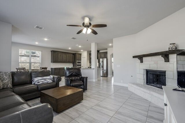 807 Imperial Way, Mansfield, TX 76063