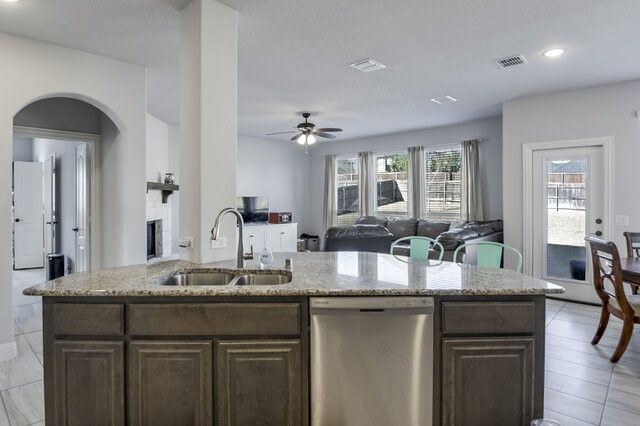 807 Imperial Way, Mansfield, TX 76063