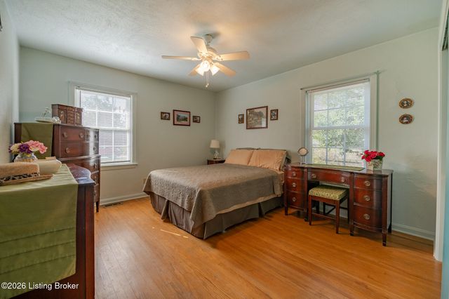 8609 Perry Rd, Louisville, KY 40222