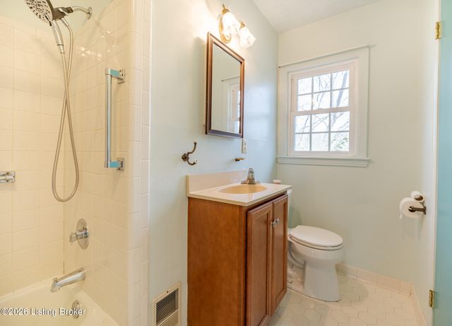 8609 Perry Rd, Louisville, KY 40222