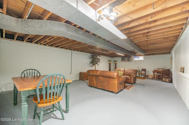 8609 Perry Rd, Louisville, KY 40222