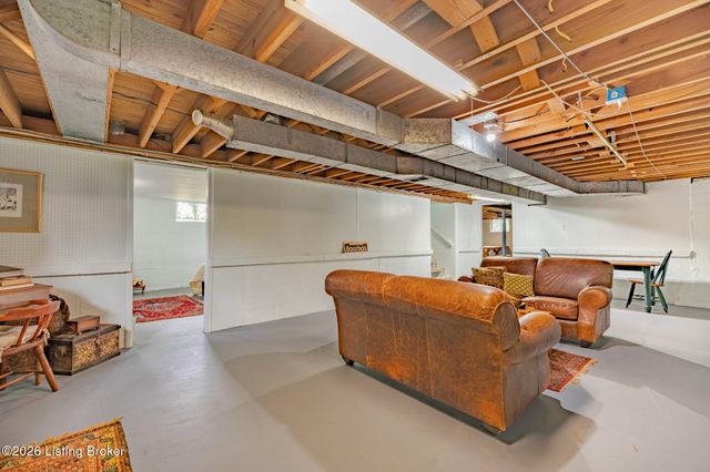 8609 Perry Rd, Louisville, KY 40222