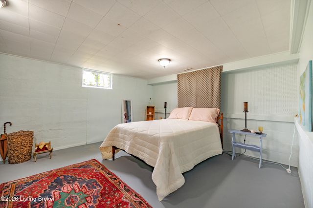 8609 Perry Rd, Louisville, KY 40222