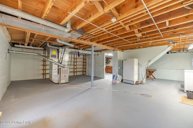 8609 Perry Rd, Louisville, KY 40222