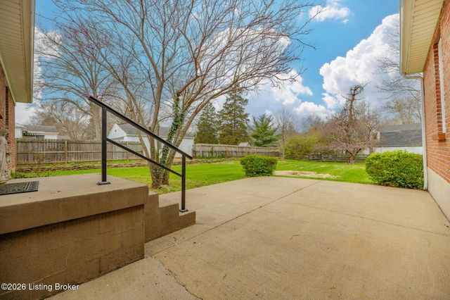 8609 Perry Rd, Louisville, KY 40222