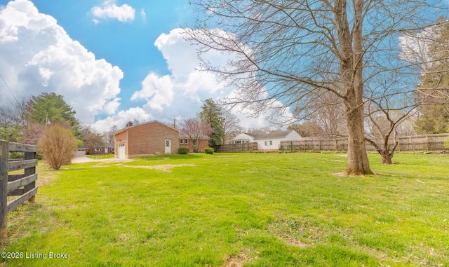 8609 Perry Rd, Louisville, KY 40222