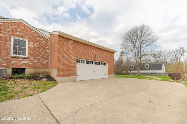 8609 Perry Rd, Louisville, KY 40222
