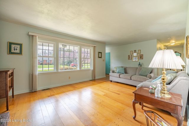 8609 Perry Rd, Louisville, KY 40222