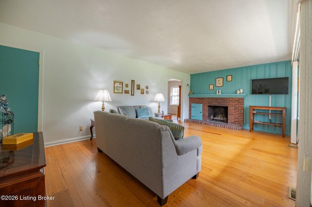 8609 Perry Rd, Louisville, KY 40222